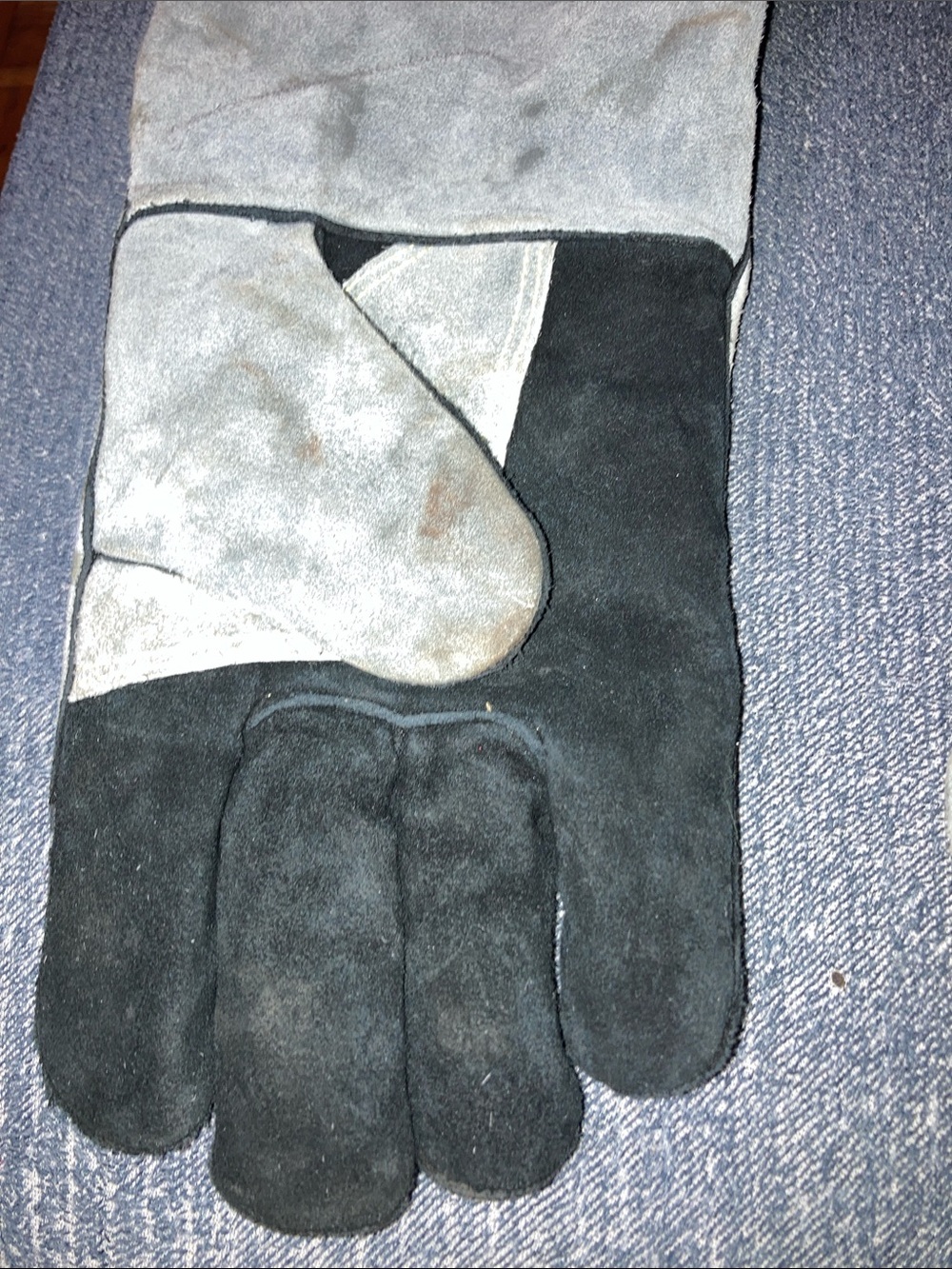 Men's Heavy-Duty Gray Suede Work Gloves - Picture 4 of 5